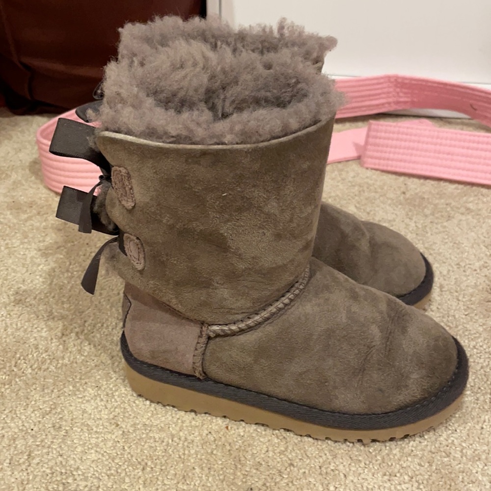 Kids Bailey Bow Ugg’s size 10